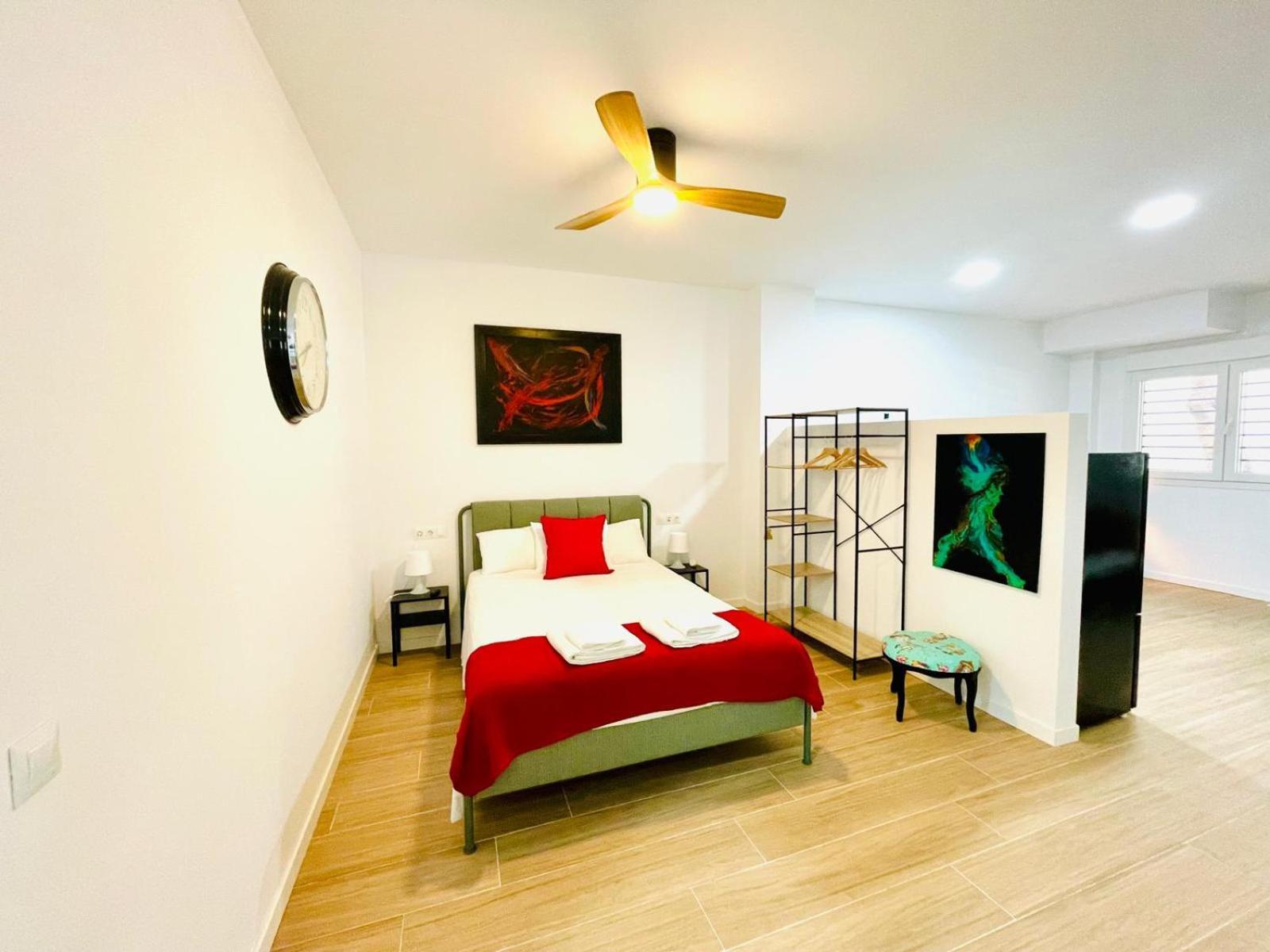 Completo Y Bello Apartamento En Málaga Exterior foto